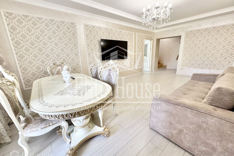 Продаётся 3-комнатная квартира, 97.7 м²