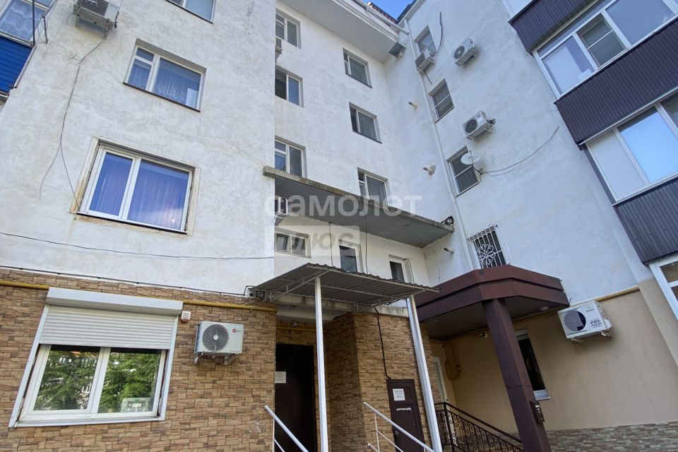 Продаётся 3-комнатная квартира, 104 м²