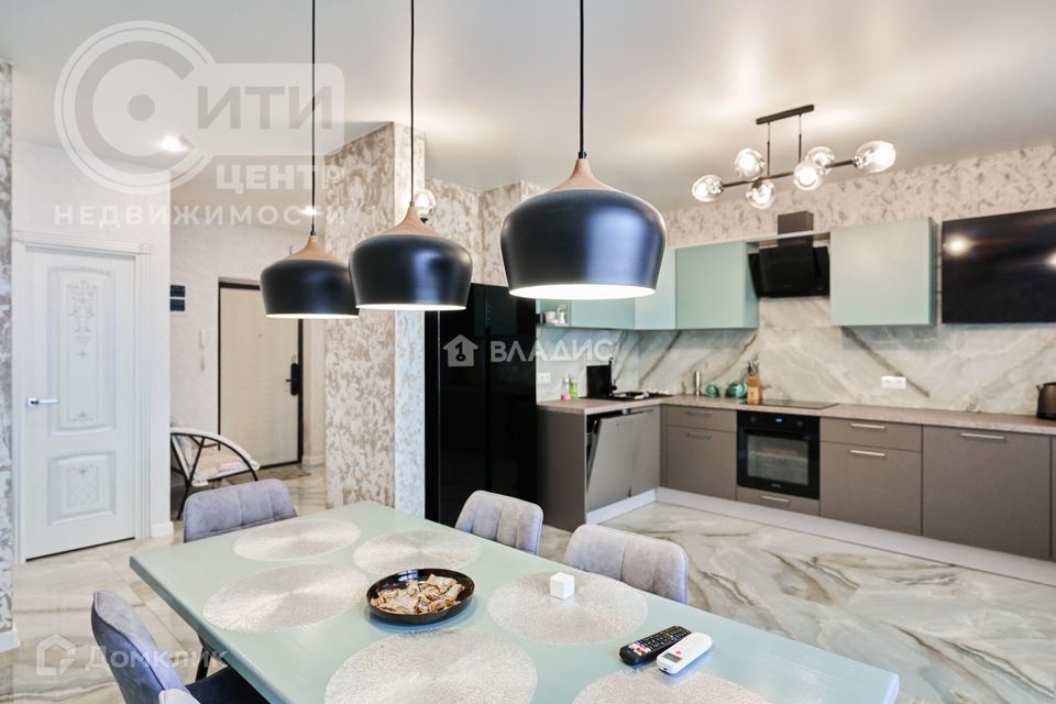 Продаётся 2-комнатная квартира, 67.2 м²