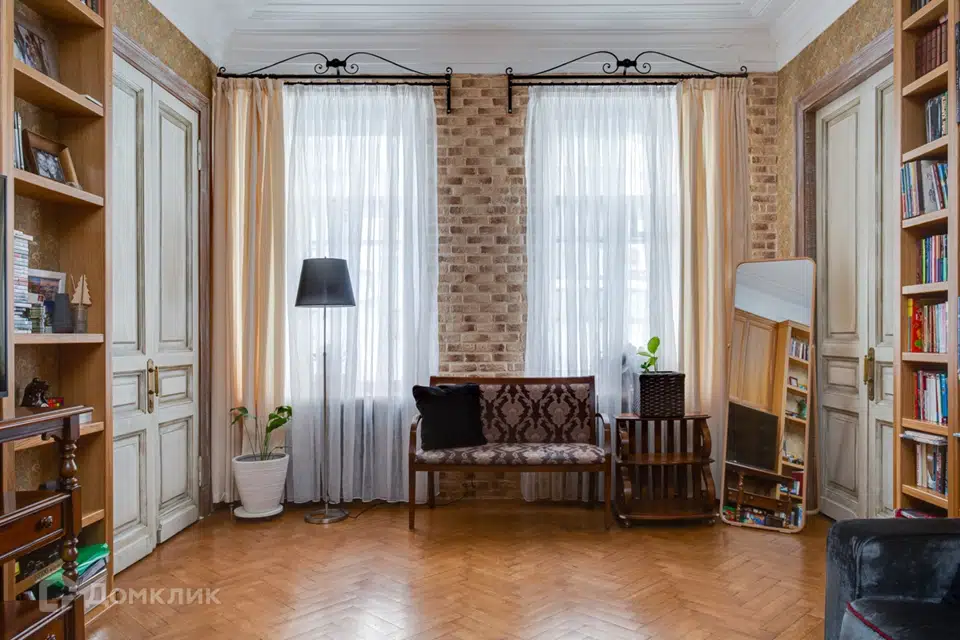 Продаётся 4-комнатная квартира, 125 м²
