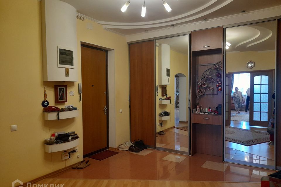 Продаётся 3-комнатная квартира, 139 м²