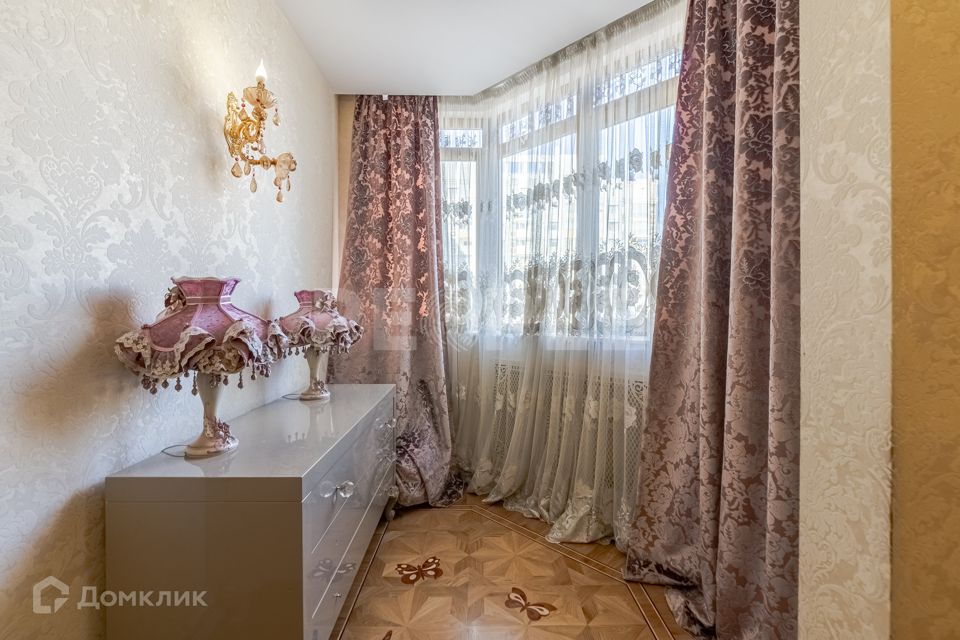 Продаётся 4-комнатная квартира, 130 м²