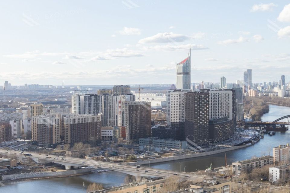Продаётся 4-комнатная квартира, 117 м²