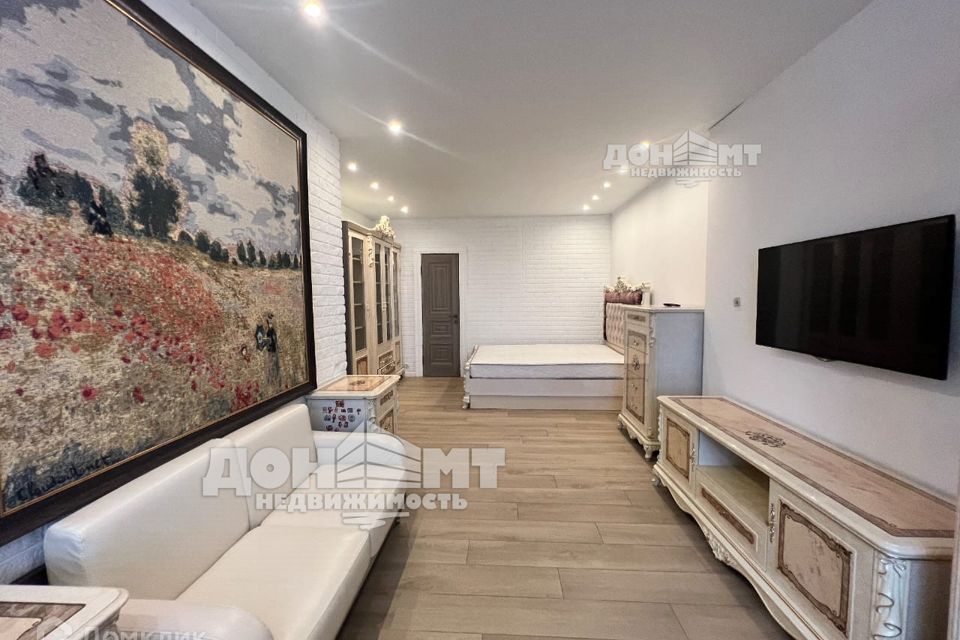 Продаётся 4-комнатная квартира, 200 м²