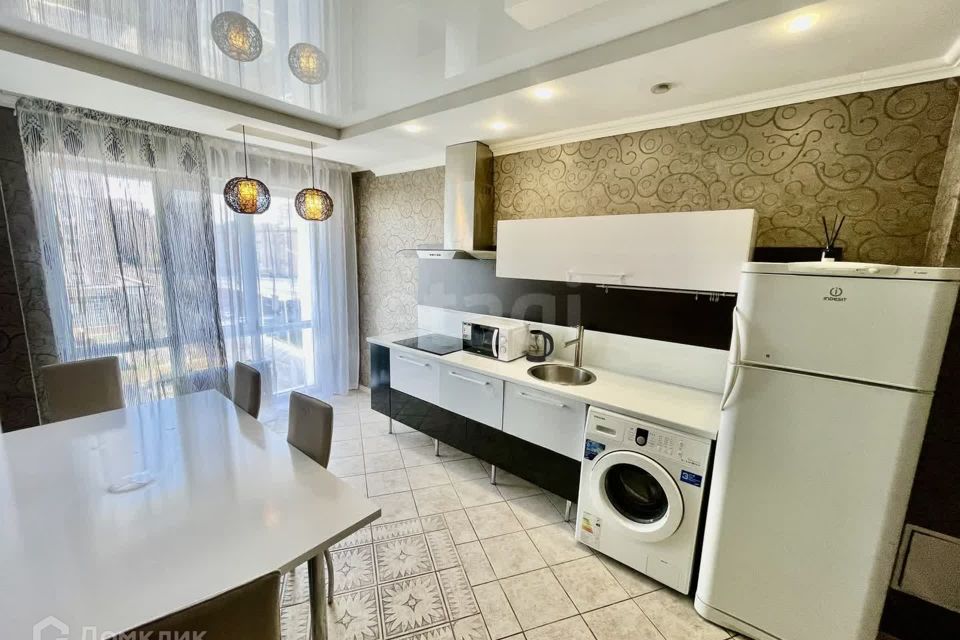 Продаётся 1-комнатная квартира, 42 м²