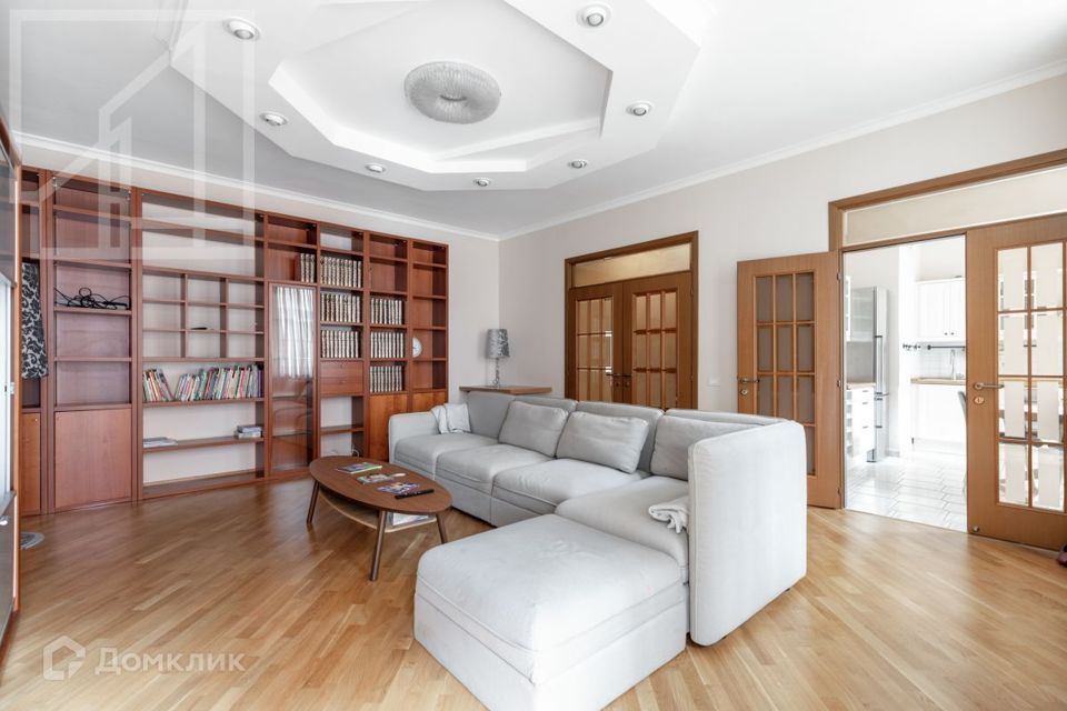 Сдаётся 4-комнатная квартира, 140 м²