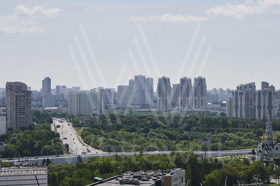 Продаётся 4-комнатная квартира, 143 м²