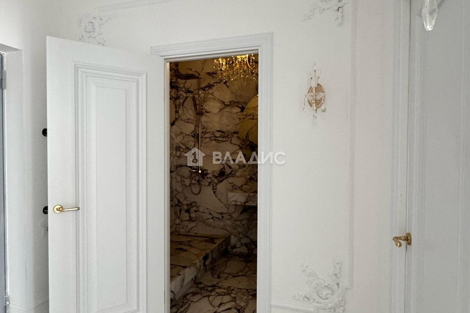 Продаётся 1-комнатная квартира, 63 м²