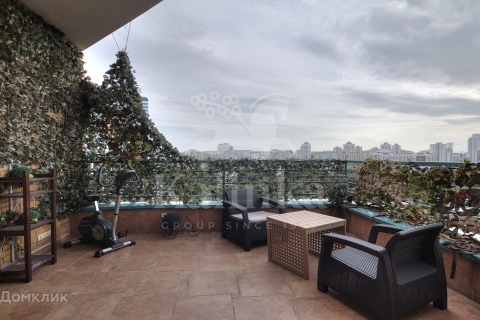 Продаётся 4-комнатная квартира, 100 м²