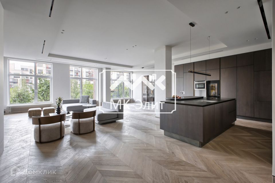 Продаётся 4-комнатная квартира, 260 м²
