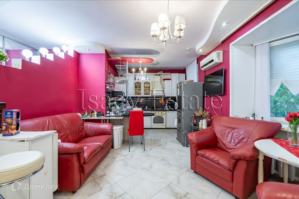 Продаётся 3-комнатная квартира, 98 м²