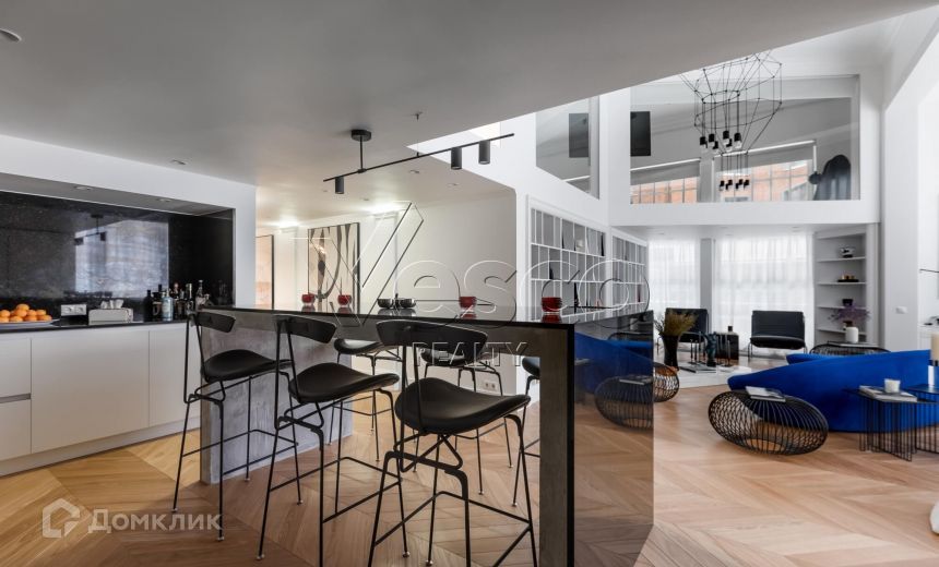 Продаётся 7-комнатная квартира, 310 м²