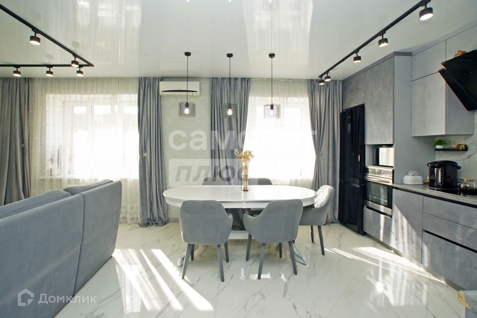 Продаётся 4-комнатная квартира, 110 м²