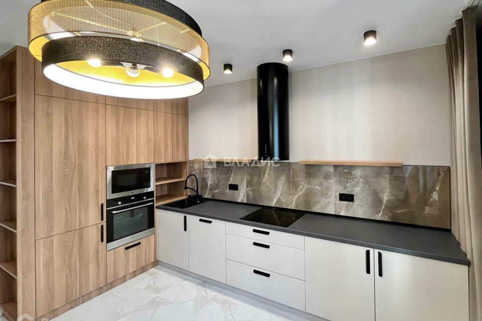 Продаётся 3-комнатная квартира, 108 м²