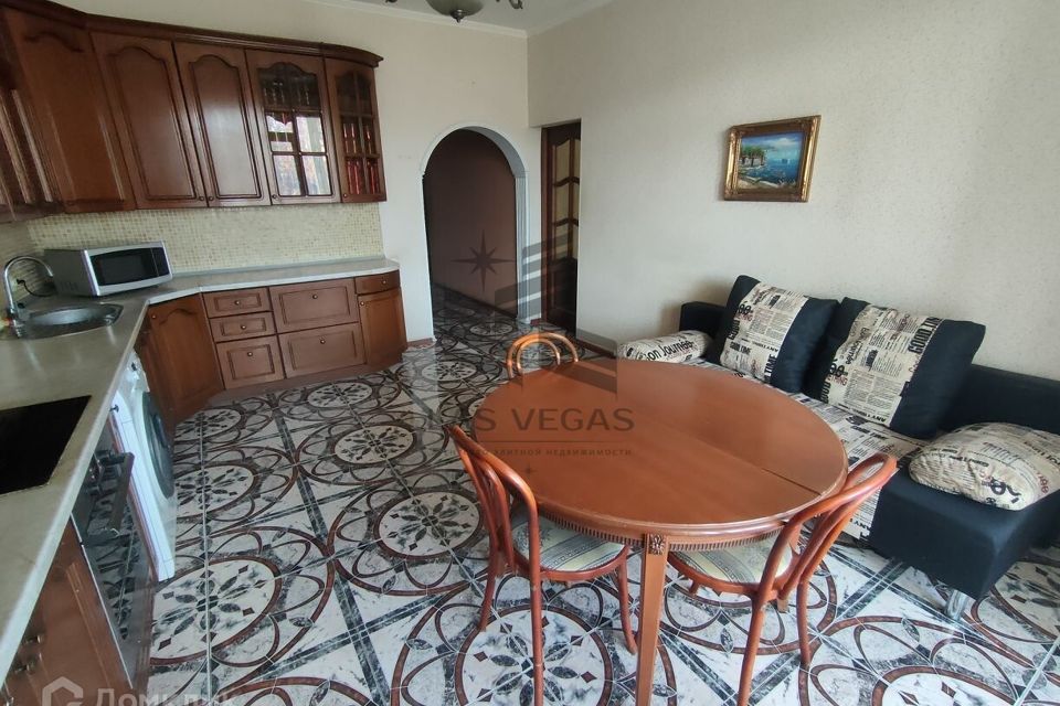 Сдаётся 4-комнатная квартира, 114 м²