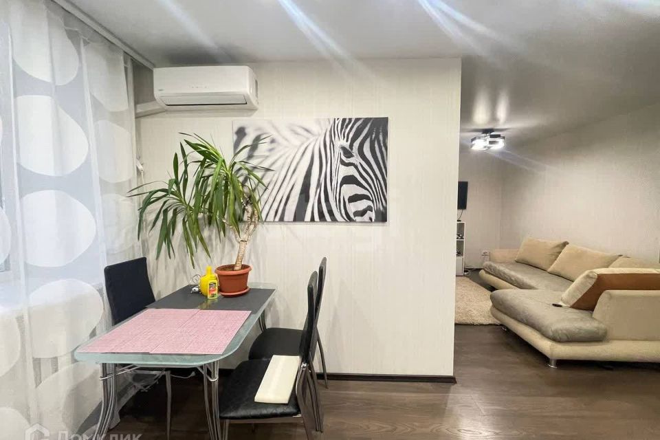 Сдаётся 2-комнатная квартира, 63.9 м²
