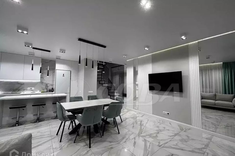 Продаётся 4-комнатная квартира, 135 м²