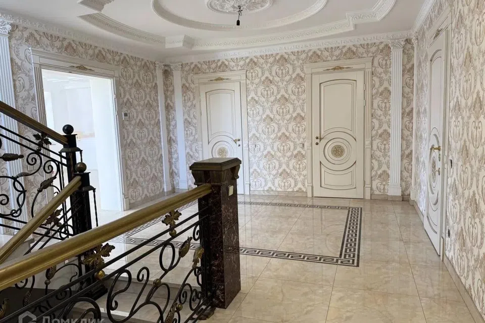 Сдаётся 2-этажный дом, 500 м²