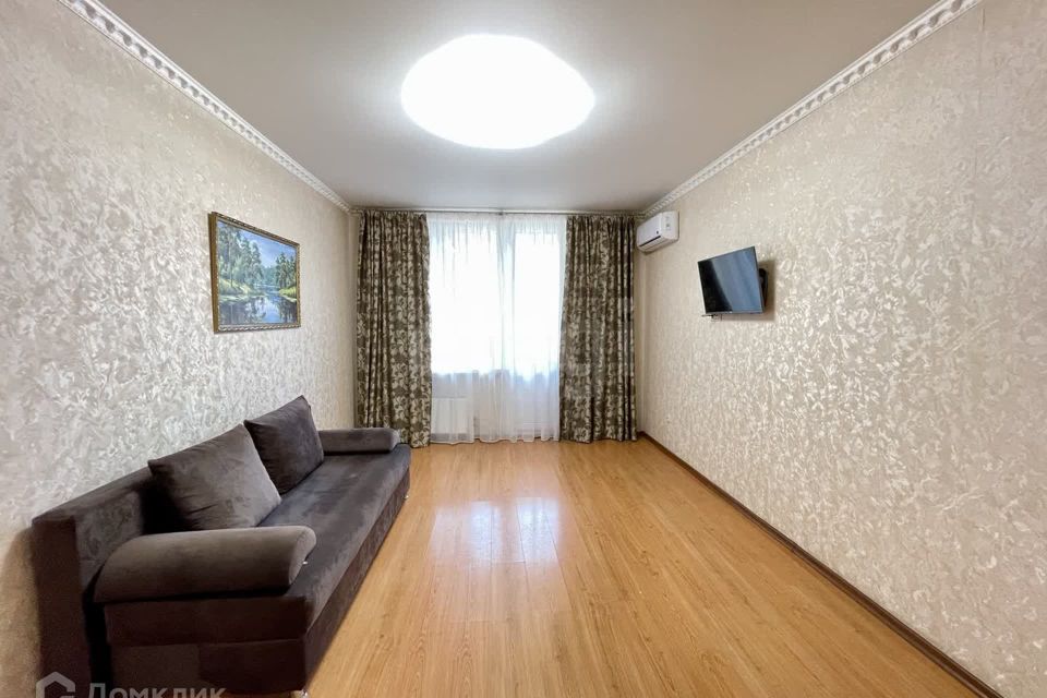 Продаётся 1-комнатная квартира, 42.2 м²