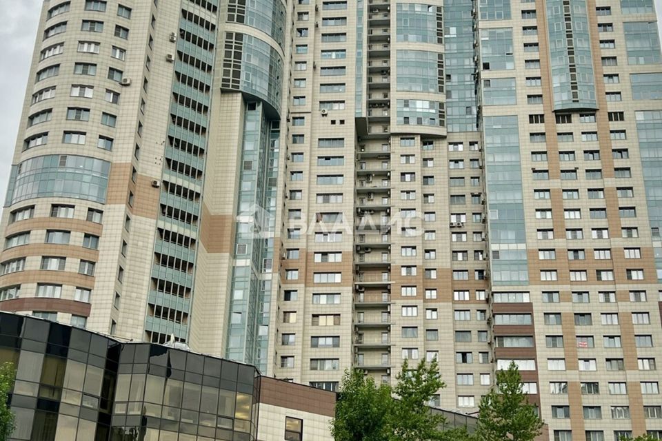 Продаётся 3-комнатная квартира, 141 м²