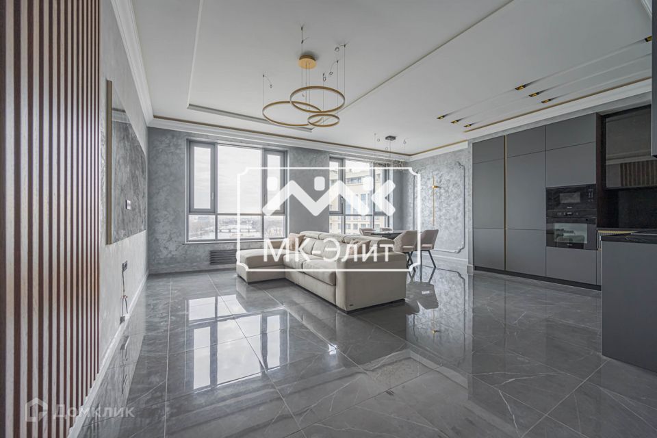 Продаётся 4-комнатная квартира, 153 м²