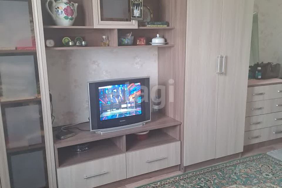 Продаётся комната в 2-комн. квартире, 38 м²