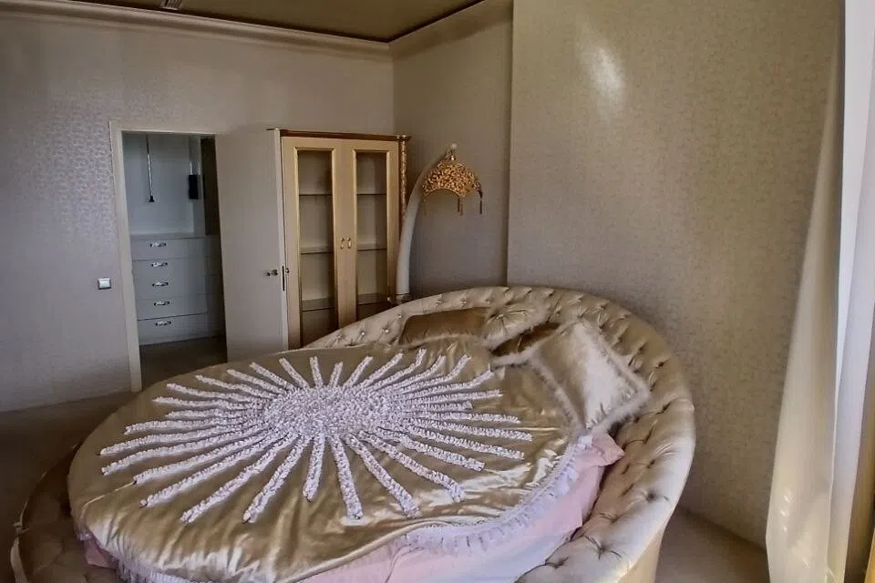Сдаётся 2-комнатная квартира, 90 м²
