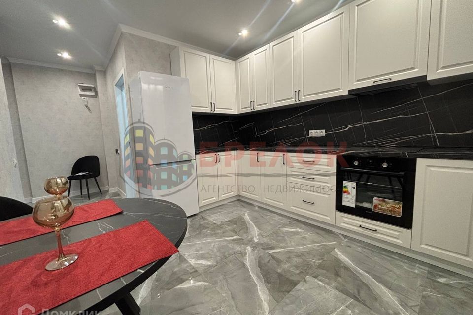 Продаётся 1-комнатная квартира, 43 м²