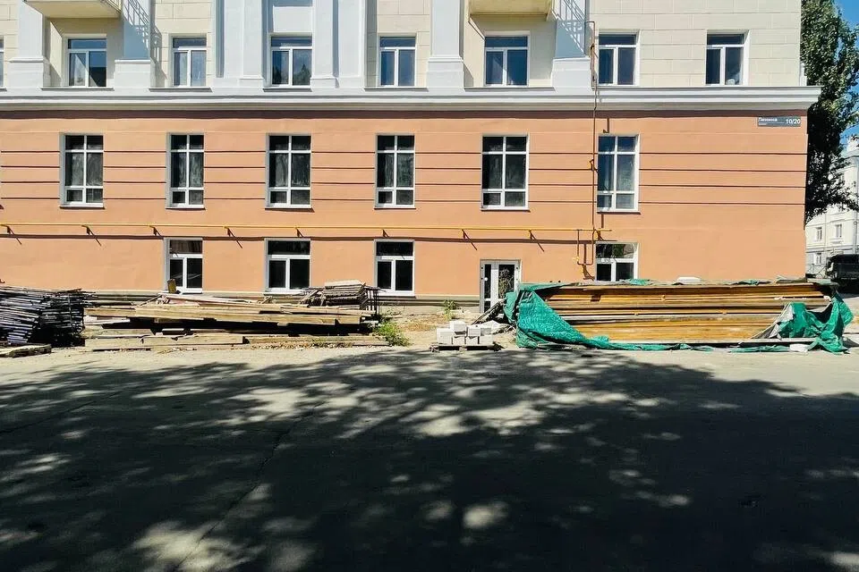 Сдаётся торговое помещение, 307.9 м²