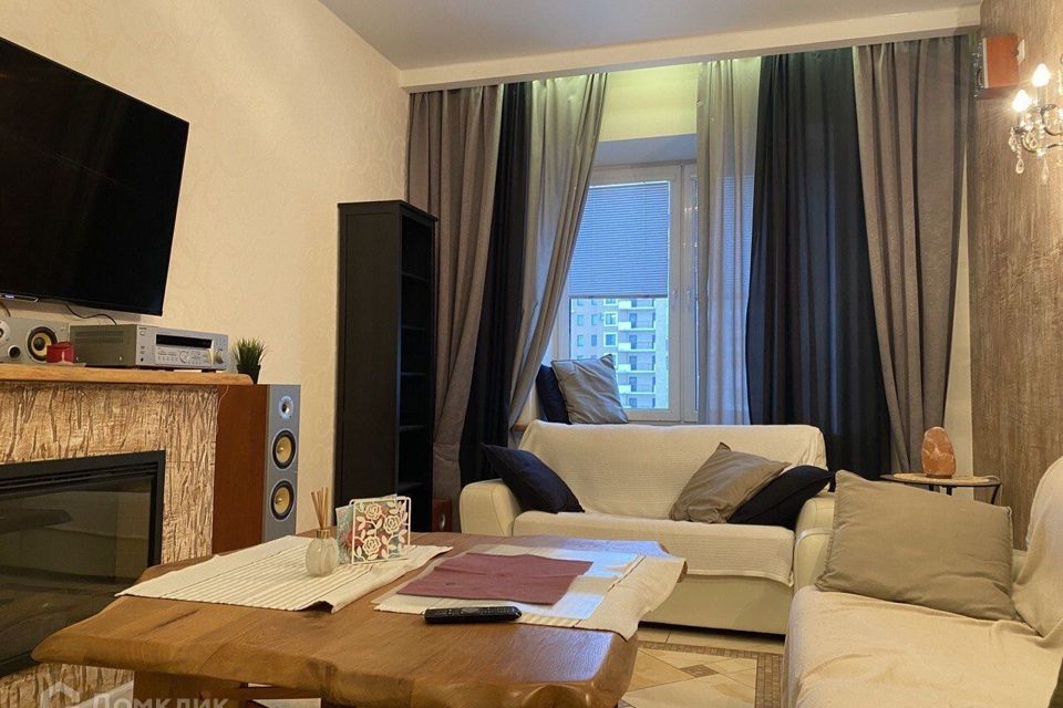 Сдаётся 2-комнатная квартира, 77 м²
