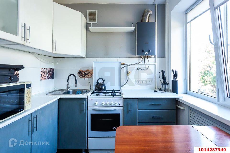 Продаётся 3-комнатная квартира, 49.7 м²