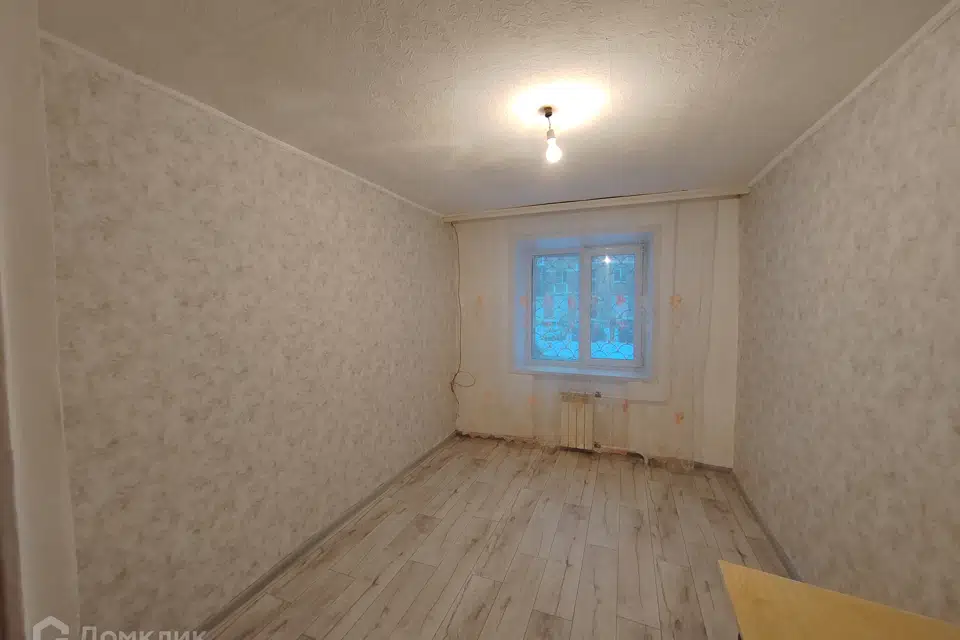 Продаётся 4 комнаты в 5-комн. квартире, 16.3 м²