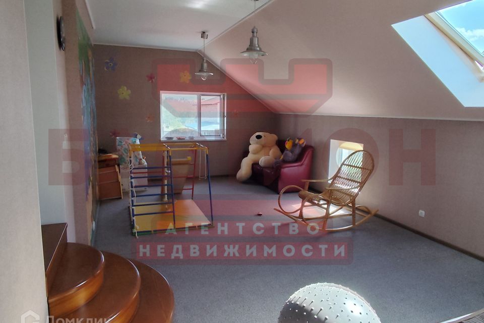 Продаётся 3-этажный дом, 300 м²