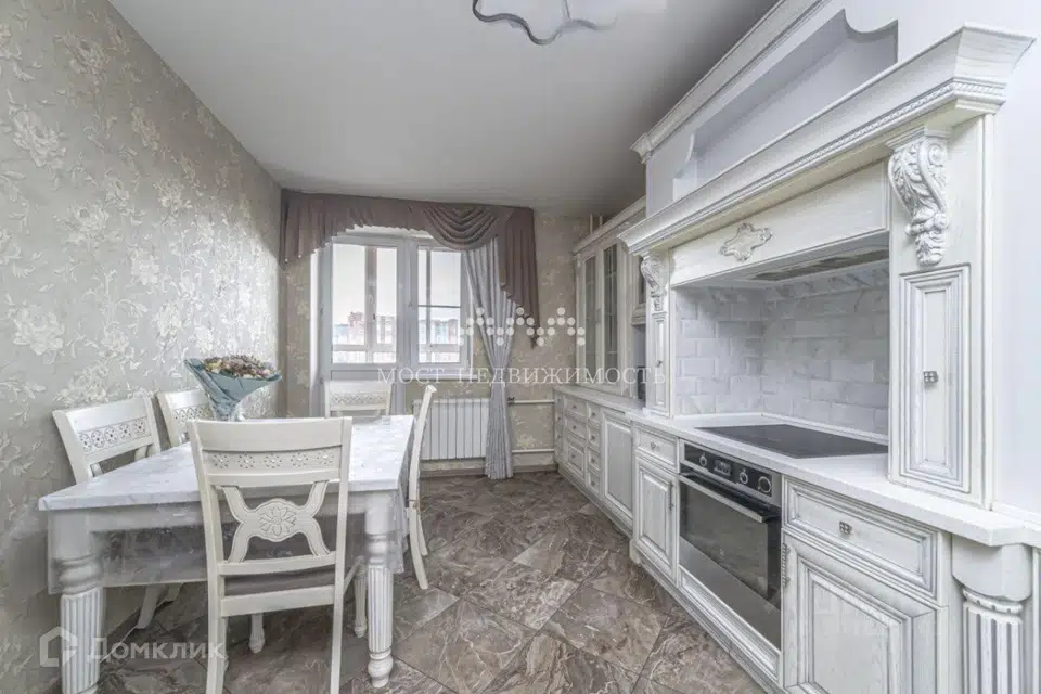 Продаётся 4-комнатная квартира, 121.9 м²