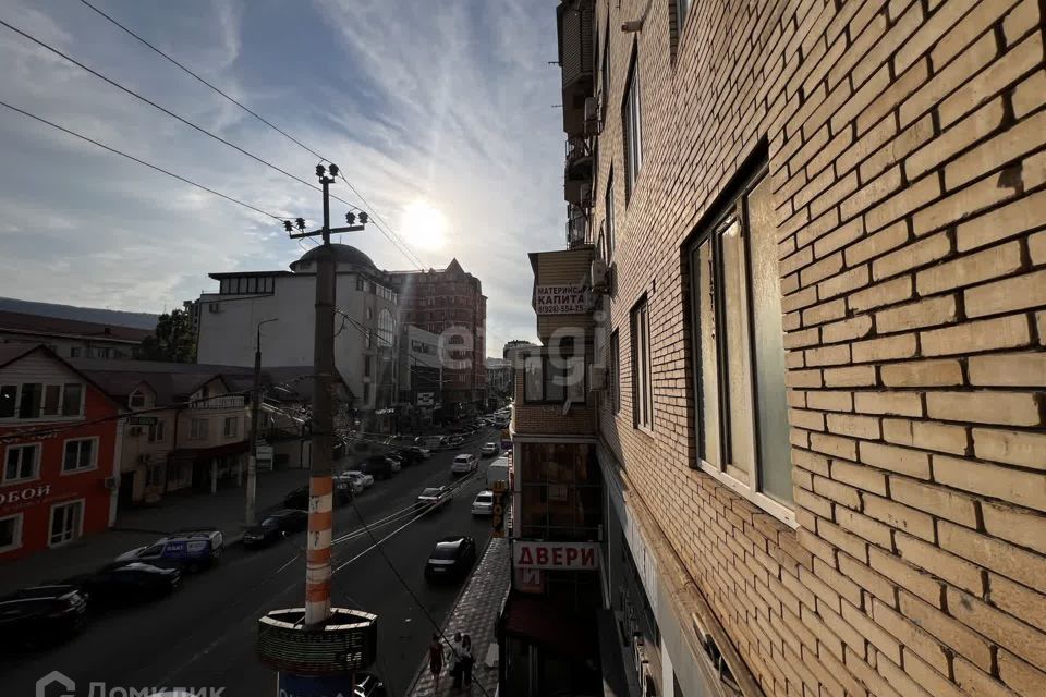 Продаётся 3-комнатная квартира, 128 м²