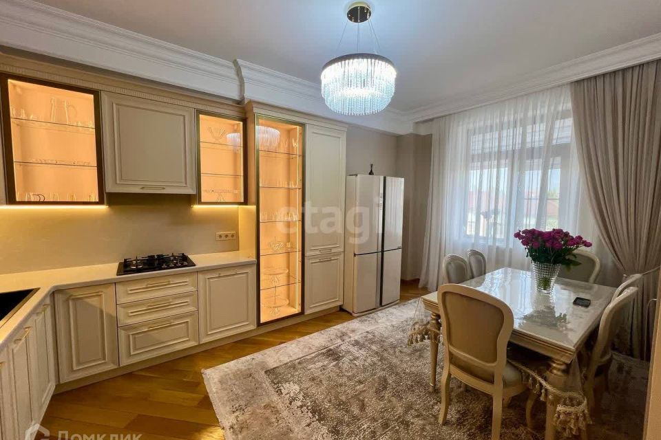 Продаётся 2-комнатная квартира, 100 м²