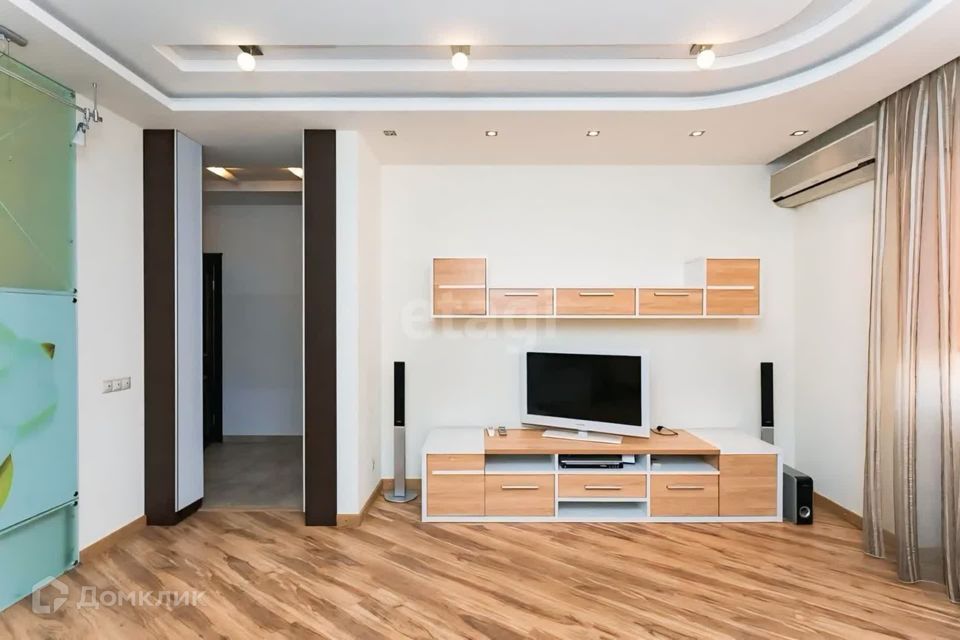 Продаётся 1-комнатная квартира, 52 м²