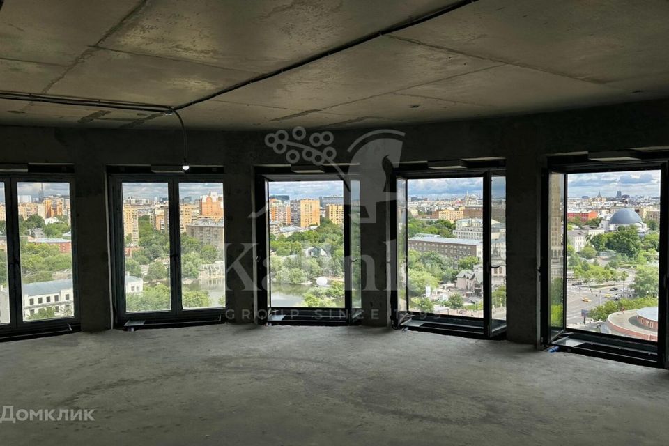 Продаётся 4-комнатная квартира, 160 м²