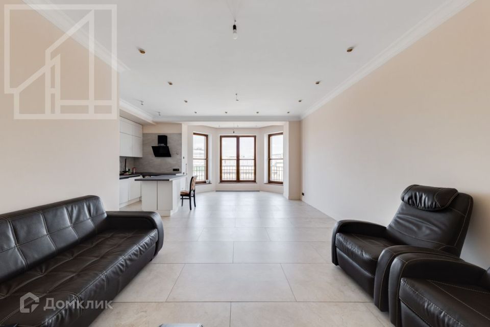 Сдаётся 4-комнатная квартира, 150 м²
