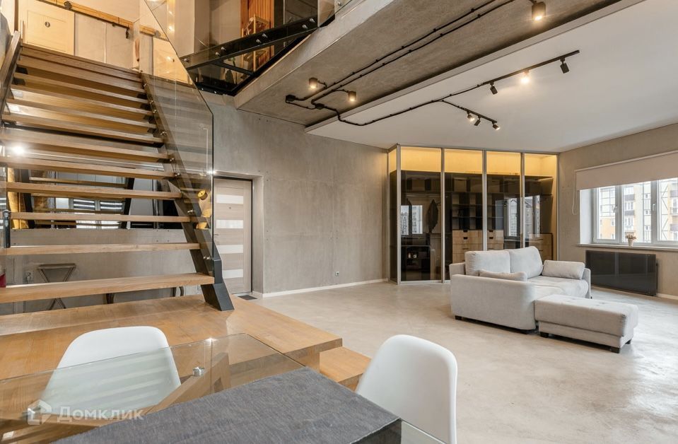 Продаётся 2-комнатная квартира, 134.9 м²