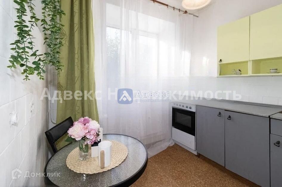 Продаётся 3-комнатная квартира, 49.3 м²