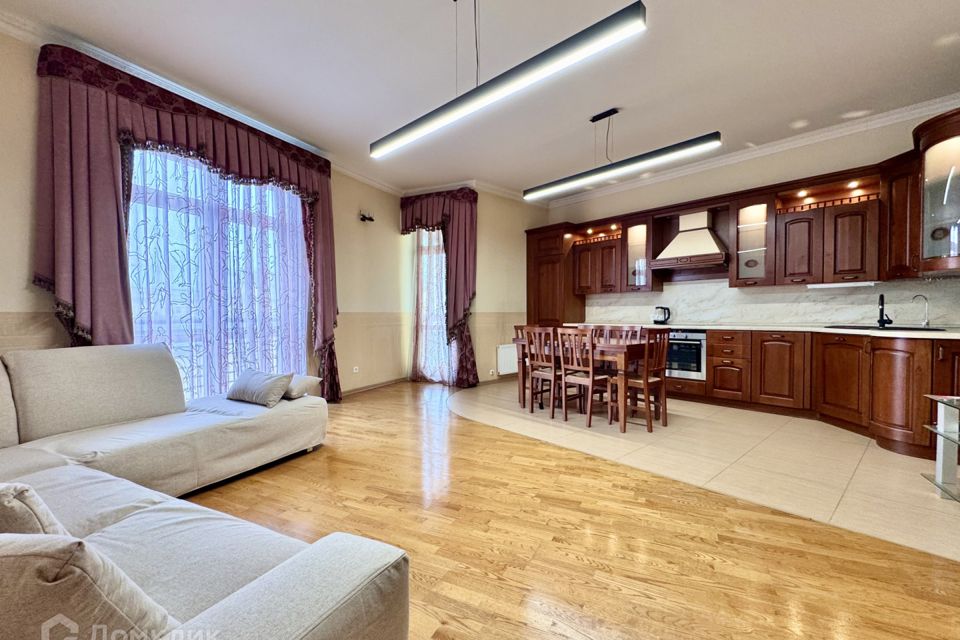Сдаётся 3-комнатная квартира, 131 м²