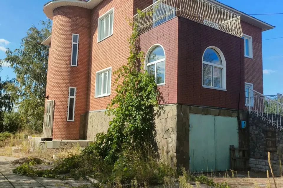 Продаётся 3-этажный дом, 412.4 м²