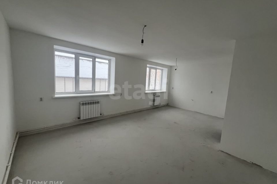 Продаётся 3-комнатная квартира, 107 м²