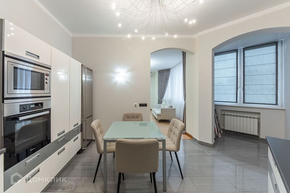 Сдаётся 4-комнатная квартира, 170 м²