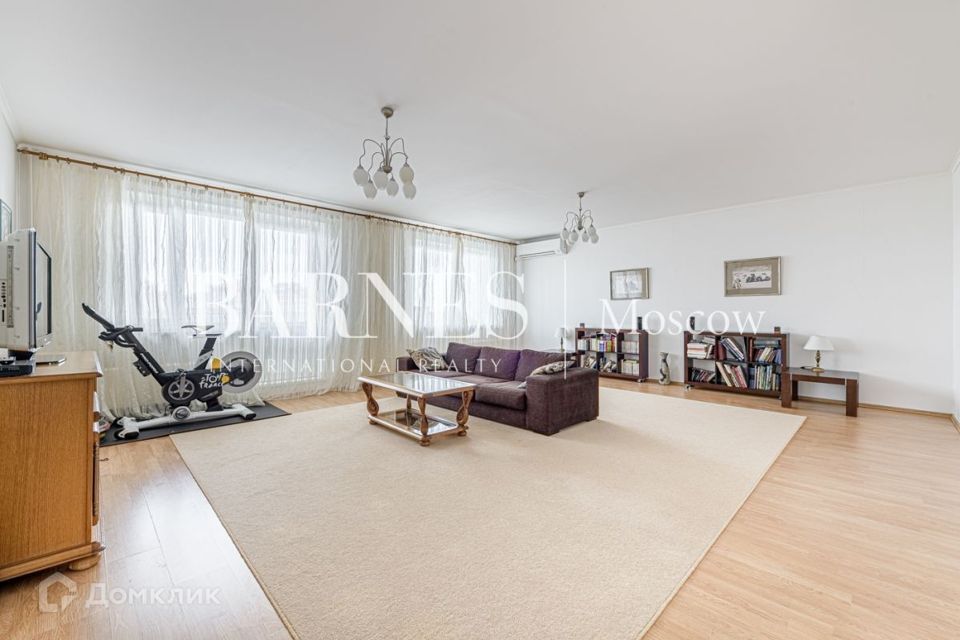 Продаётся 5-комнатная квартира, 217.4 м²