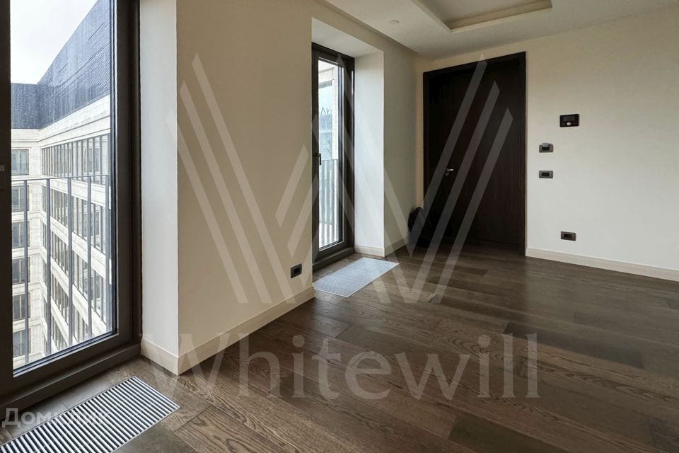 Продаётся 4-комнатная квартира, 220 м²