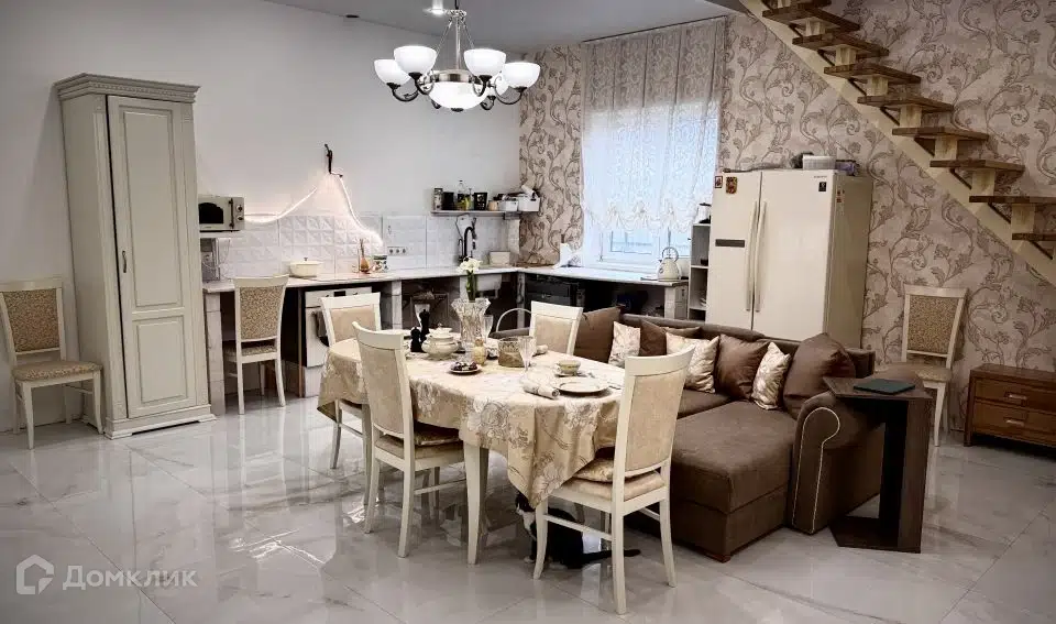 Продаётся 2-этажный дом, 301 м²