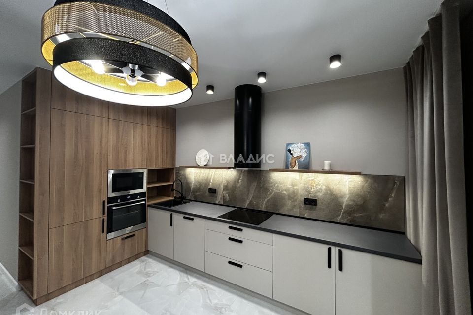 Продаётся 3-комнатная квартира, 108 м²