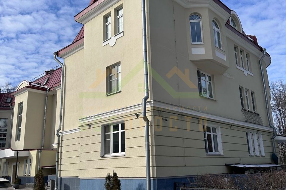 Продаётся 5-комнатная квартира, 190.9 м²